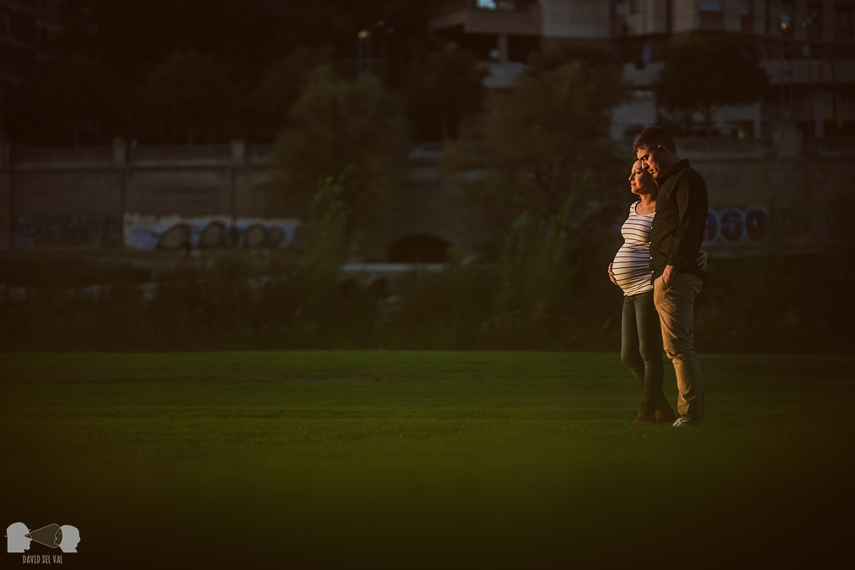 Fotografia de l'embaras a Lleida, Barcelona, Tarragona i Girona. Fotograf de familia i de nens. Sessió d'embaràs. Sesión de embarazo, embarazada